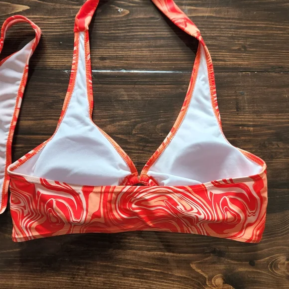 Bikini - Picture 3 of 4